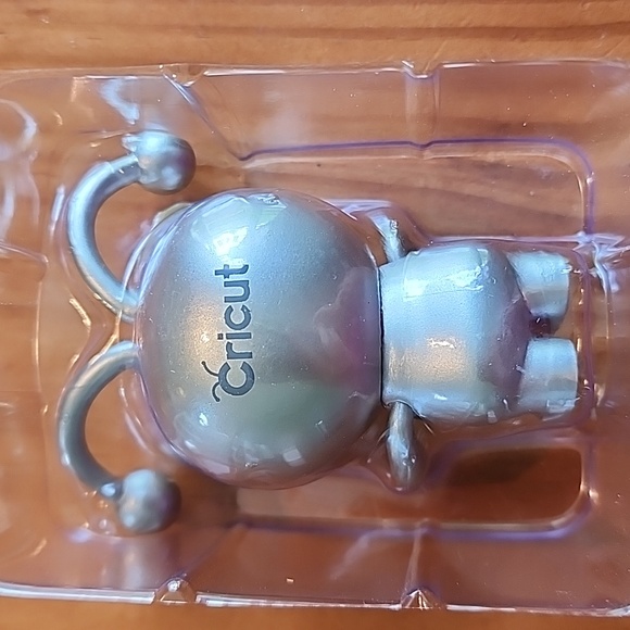 Cricut  Cutie Gold Vinyl Figure - Picture 3 of 5